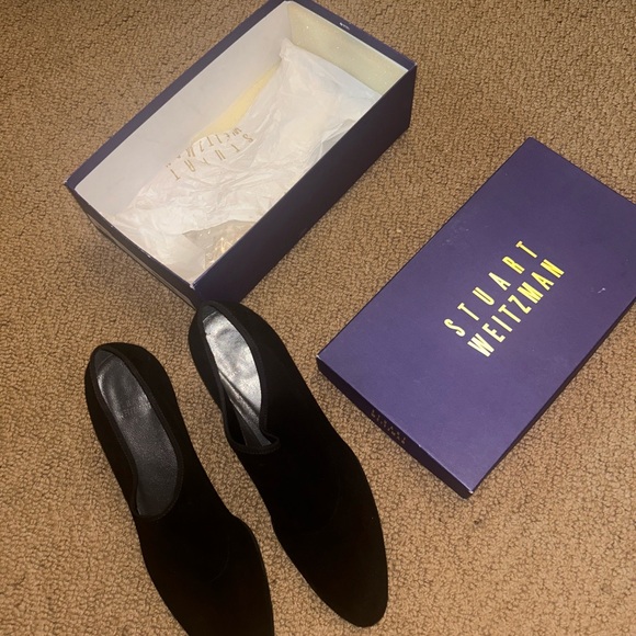 Stuart Weitzman black suede bootie sz 9 1.5” heel - Picture 3 of 6